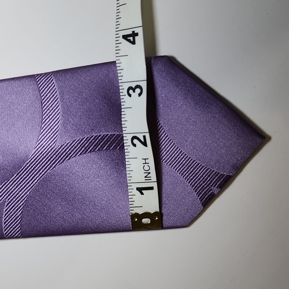 BCBG 100% Silk Tie - Picture 4 of 4